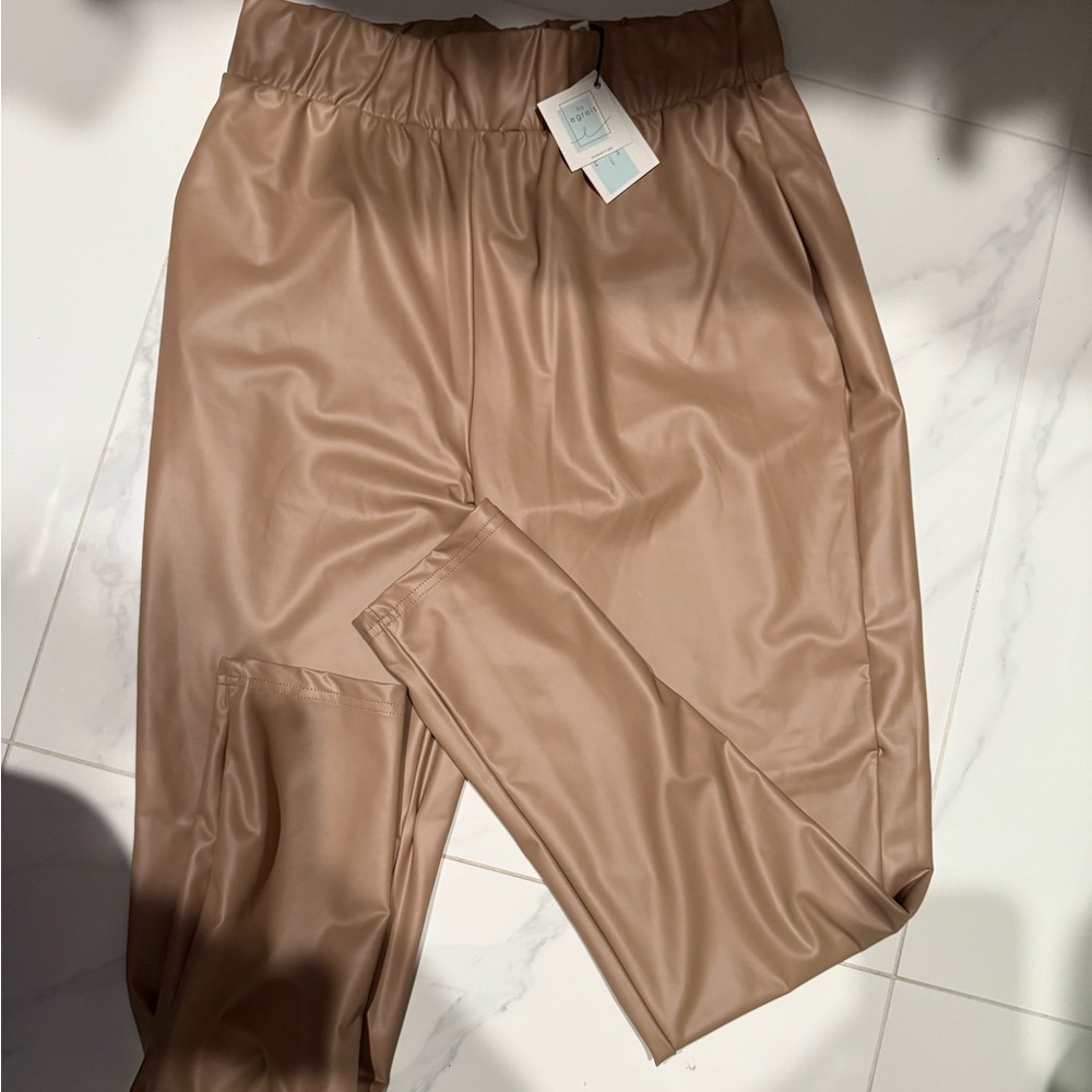 Elegant Tan Leggings